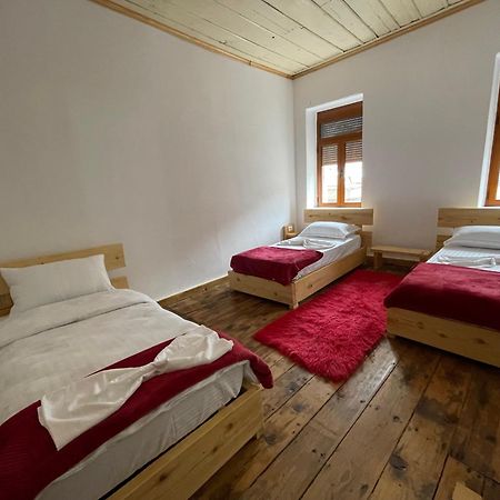 Hostel Ardjon House Berat Exteriér fotografie
