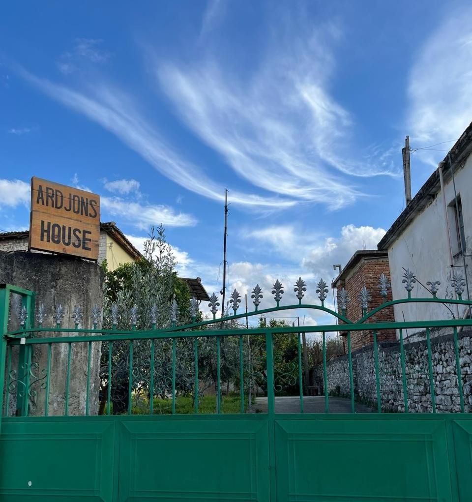 Hostel Ardjon House Berat Exteriér fotografie